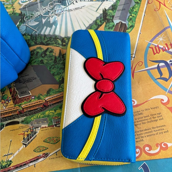 Loungefly Donald Duck Backpack with matching wallet - Picture 4 of 11